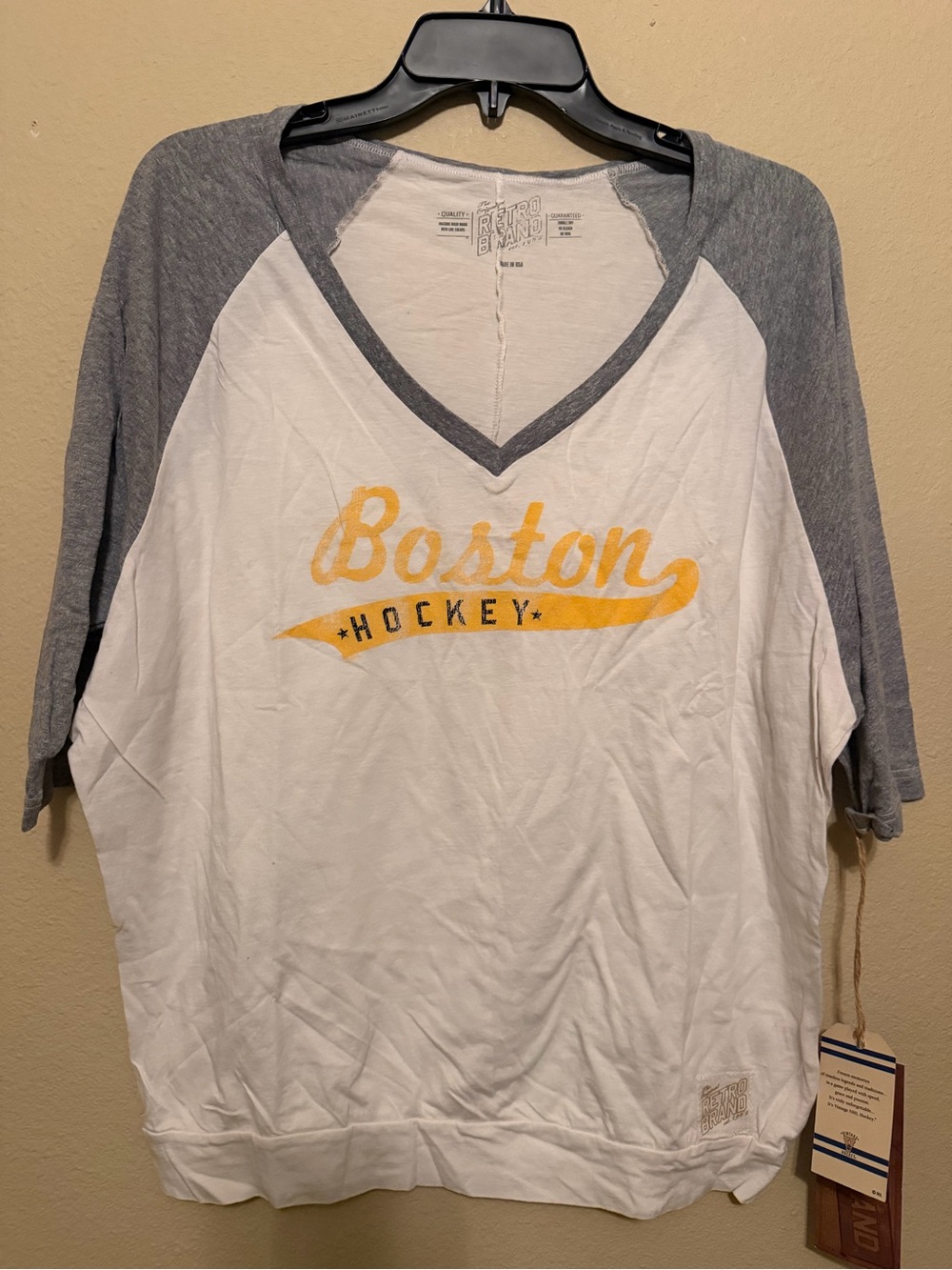 Retro Brand Boston Bruins Women’s Raglan V-Neck Tee NWT Medium Large Cotton